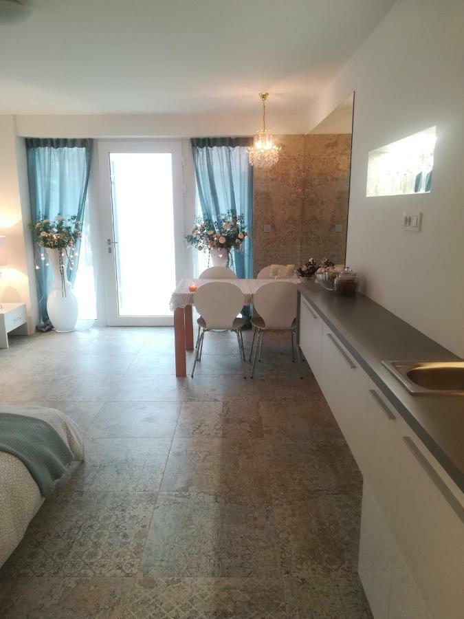 Angel'S Nest Apartment Komenda Екстер'єр фото