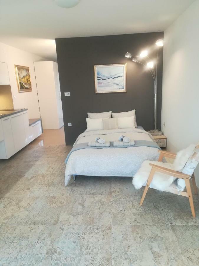Angel'S Nest Apartment Komenda Екстер'єр фото
